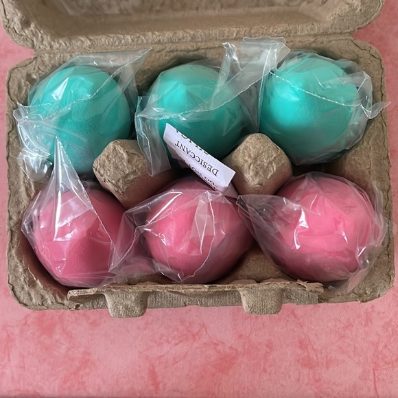 Beauty Bakerie blending eggs - Picture 2 of 2